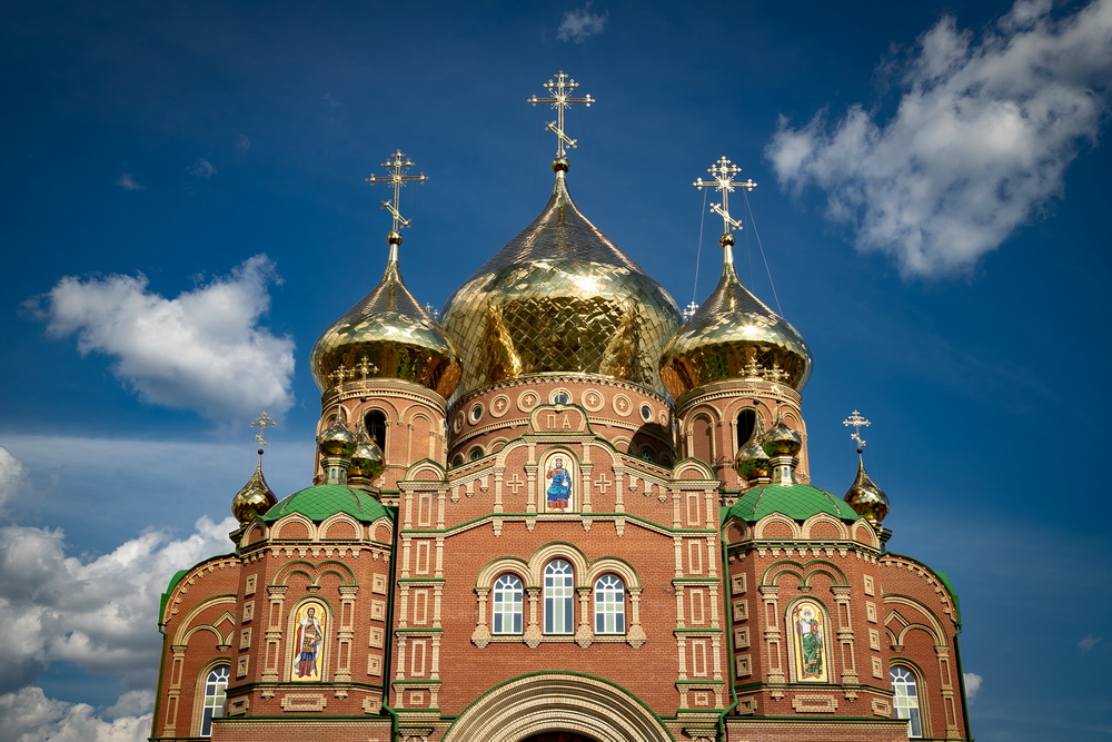 Вы сейчас просматриваете Луганск. Престольный праздник Свято-Владимирского кафедрального собора