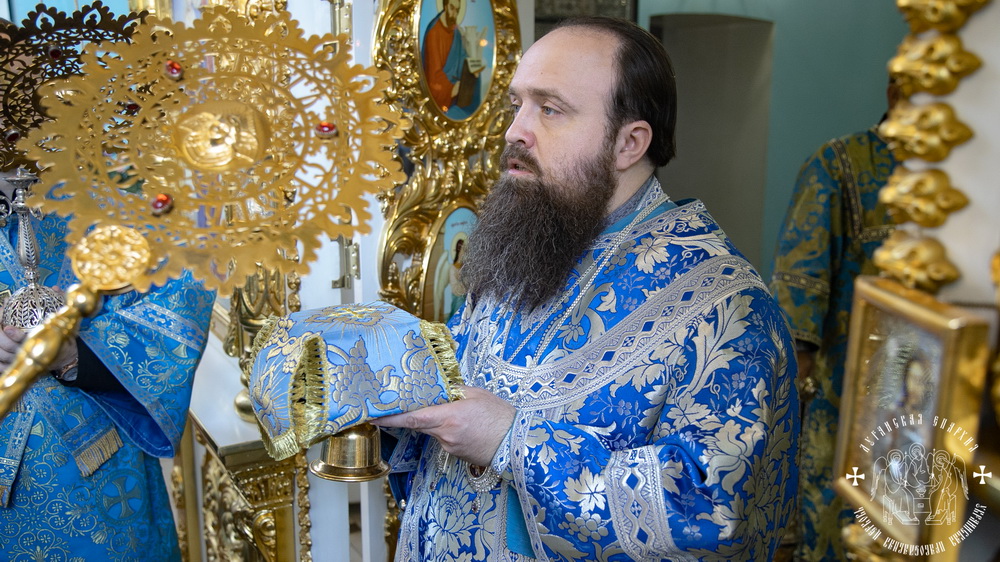 Вы сейчас просматриваете Луганск. Викарий Луганской епархии совершил праздничное богослужение