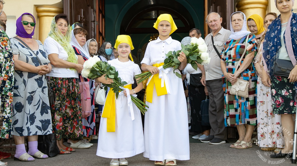 Вы сейчас просматриваете Луганск. Престольный праздник Свято-Петропавловского кафедрального собора