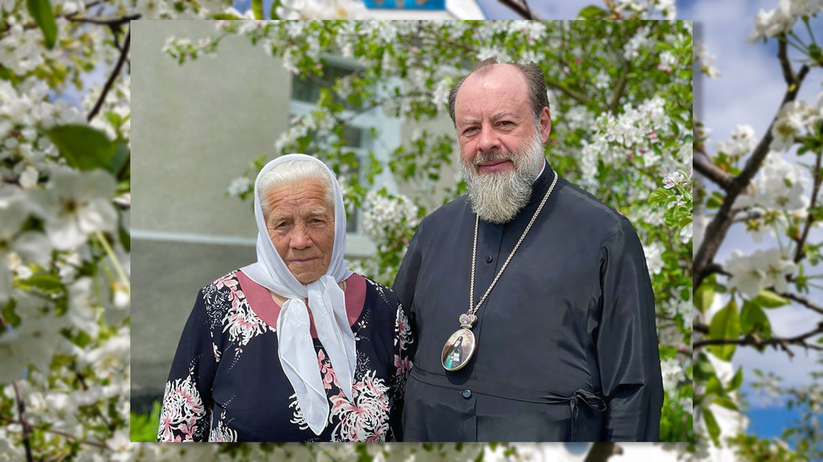 Вы сейчас просматриваете Клир и паства Луганской епархии поздравляет маму почившего владыки Митрофана, рабу Божию Лидию с Днем рождения
