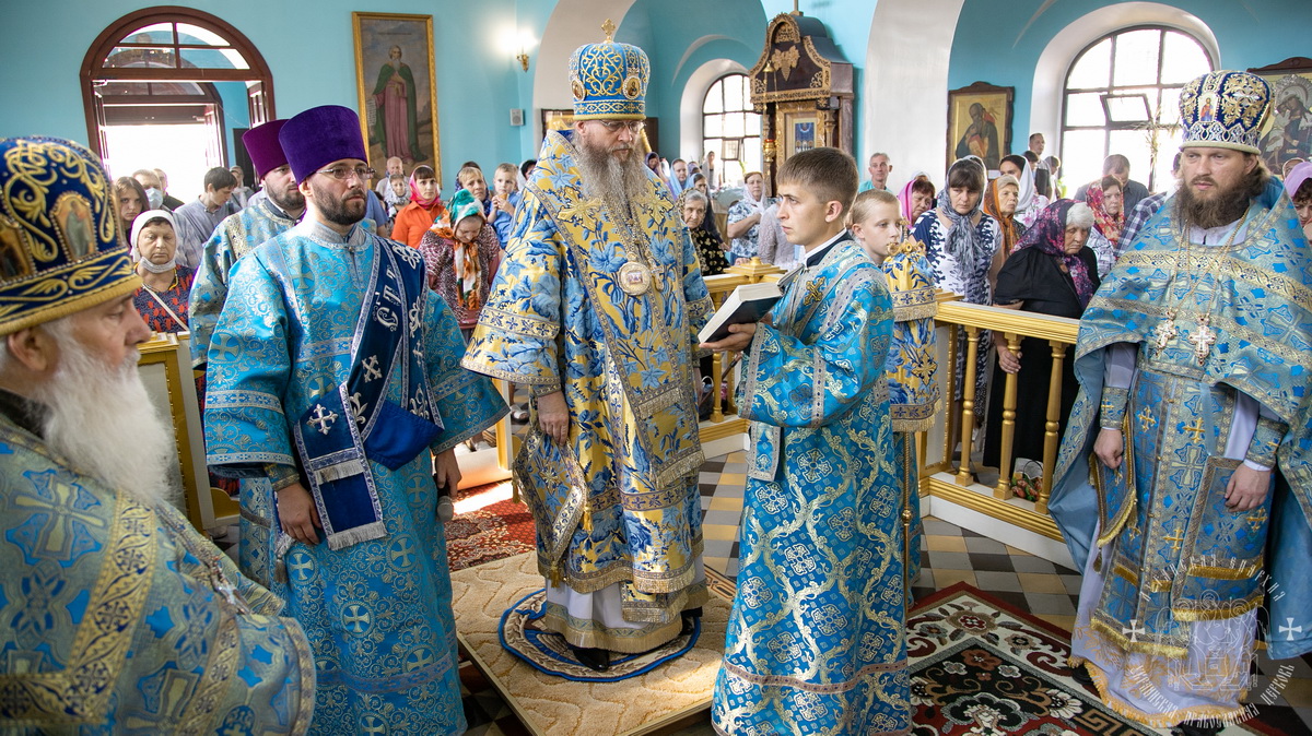 Подробнее о статье Луганск. В день Успения Пресвятой Богородицы, митрополит Пантелеимон совершил праздничное богослужение.