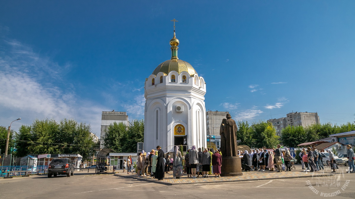Вы сейчас просматриваете Луганск. Викарий Луганской епархии освятил памятный знак в честь святых благоверных князя Петра и княгини Февронии