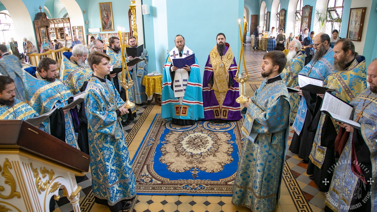 Подробнее о статье Луганск. Молебен с акафистом у Луганской иконы Божией Матери