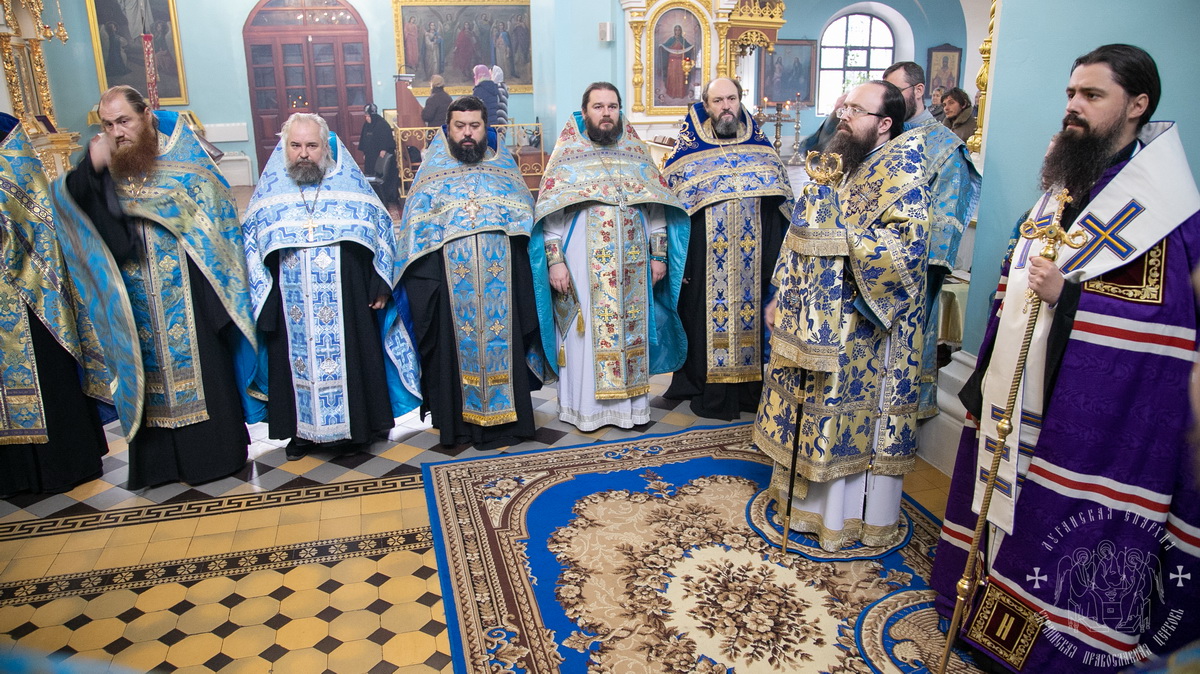 Вы сейчас просматриваете Луганск. Архипастыри совершили молебное акафистное пение у Луганской иконы Божией Матери