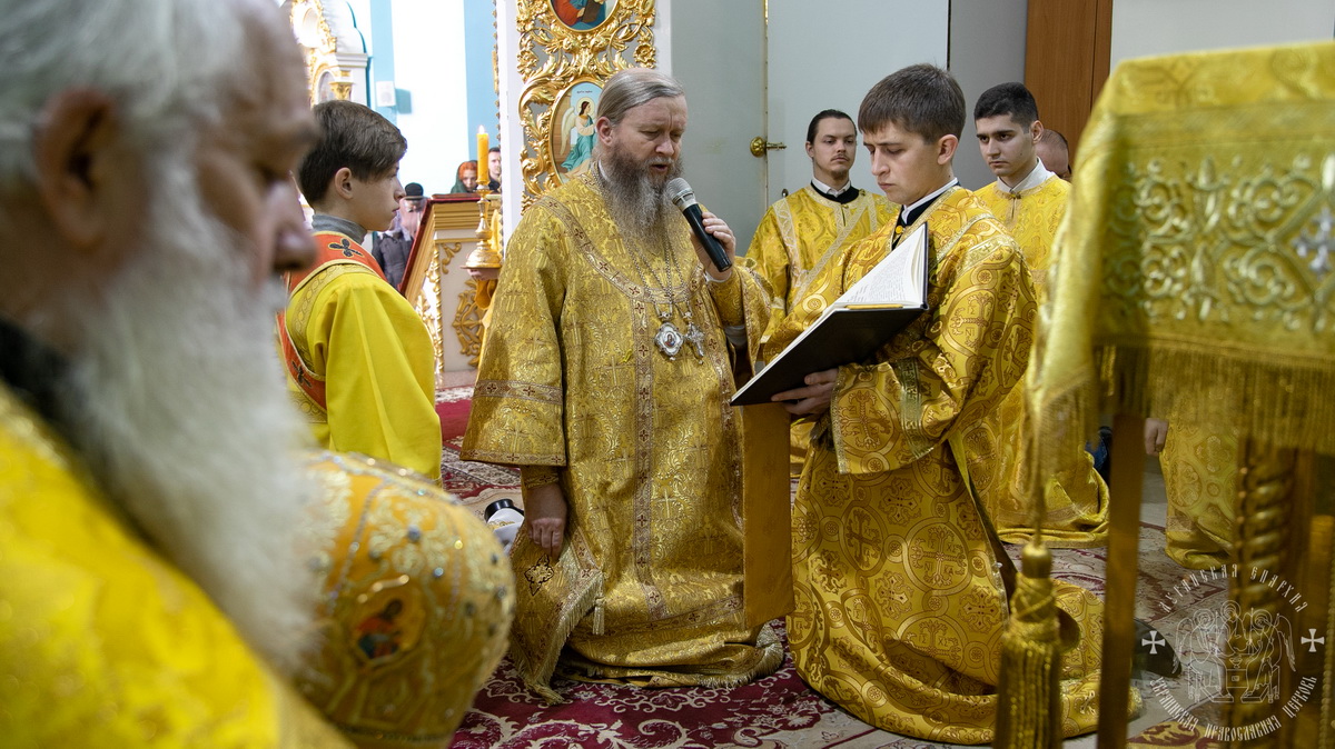 Подробнее о статье Луганск. Правящий архиерей совершил воскресное богослужение в кафедральном соборе