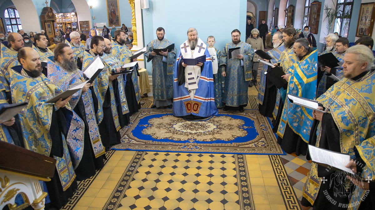 Подробнее о статье Луганск.  Правящий архиерей совершил молебен с акафистом у Луганской иконы Божией Матери