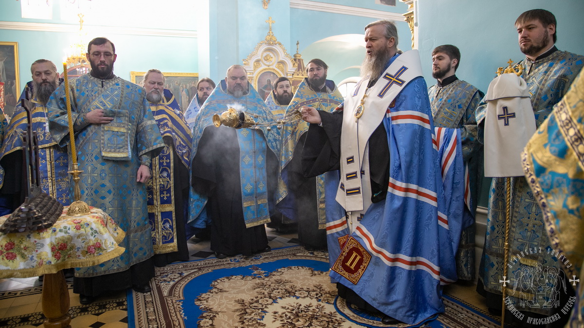 Подробнее о статье Луганск. В кафедральном соборе совершено молебное пение и поминовение митрополита Иоанникия