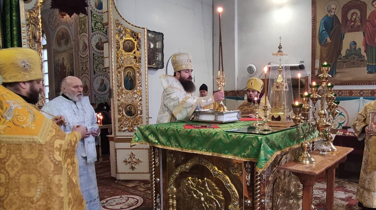 Вы сейчас просматриваете Станица Луганская. Викарий Луганской епархии возглавил престольное торжество