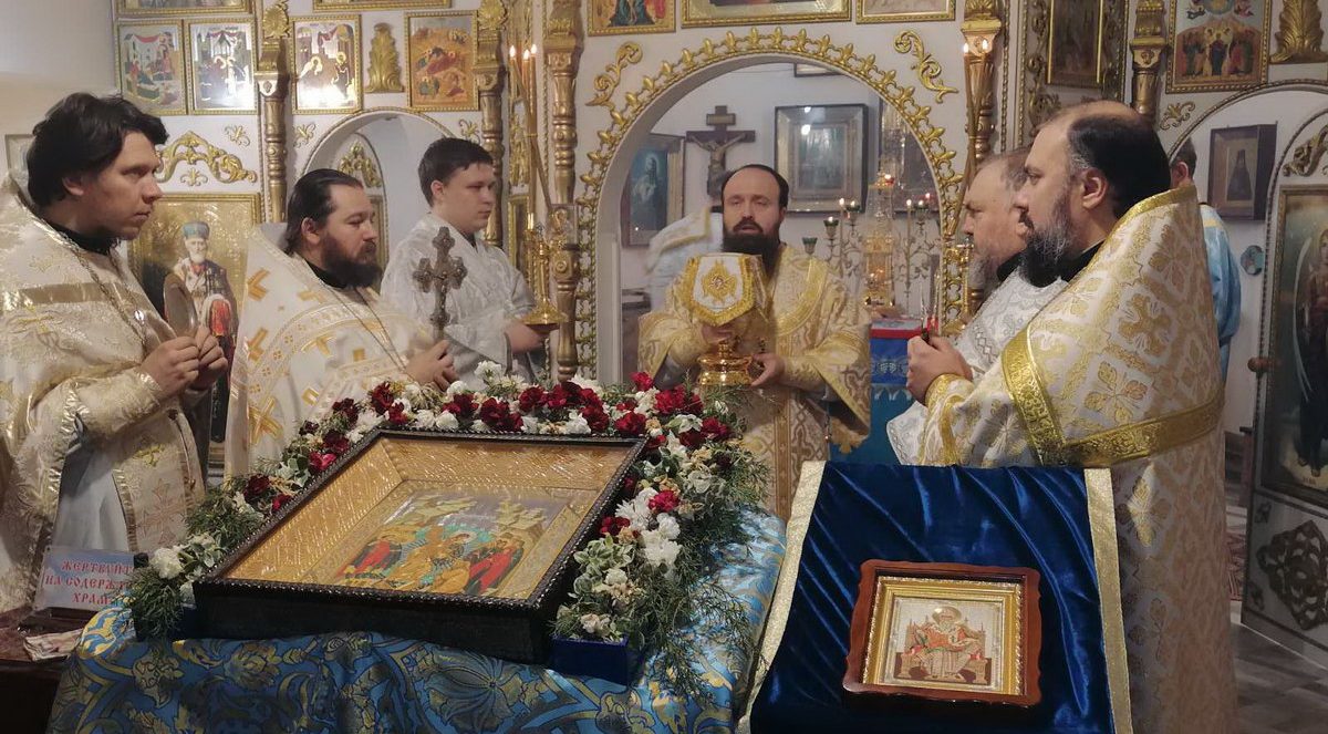 Вы сейчас просматриваете Луганск. Епископ Павел совершил чин отпевания новопреставленного прот. Виктора Колодуба