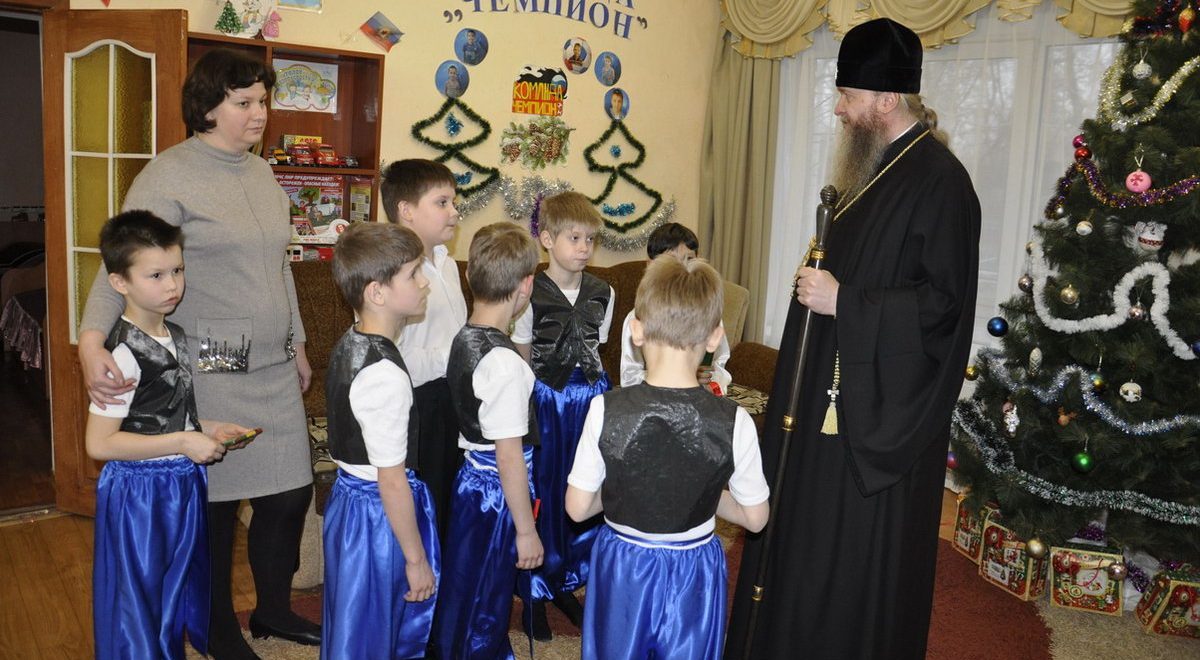 Вы сейчас просматриваете Луганск. Митрополит Пантелеимон посетил Луганский Детский дом №1.