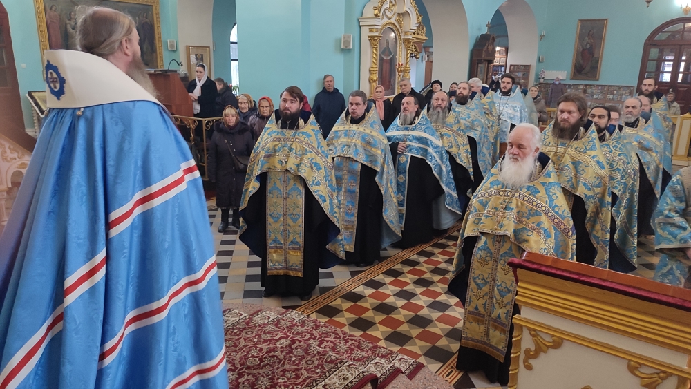 Подробнее о статье Луганск. Правящий архиерей совершил молебное акафистное пение у Луганской иконы Божией Матери