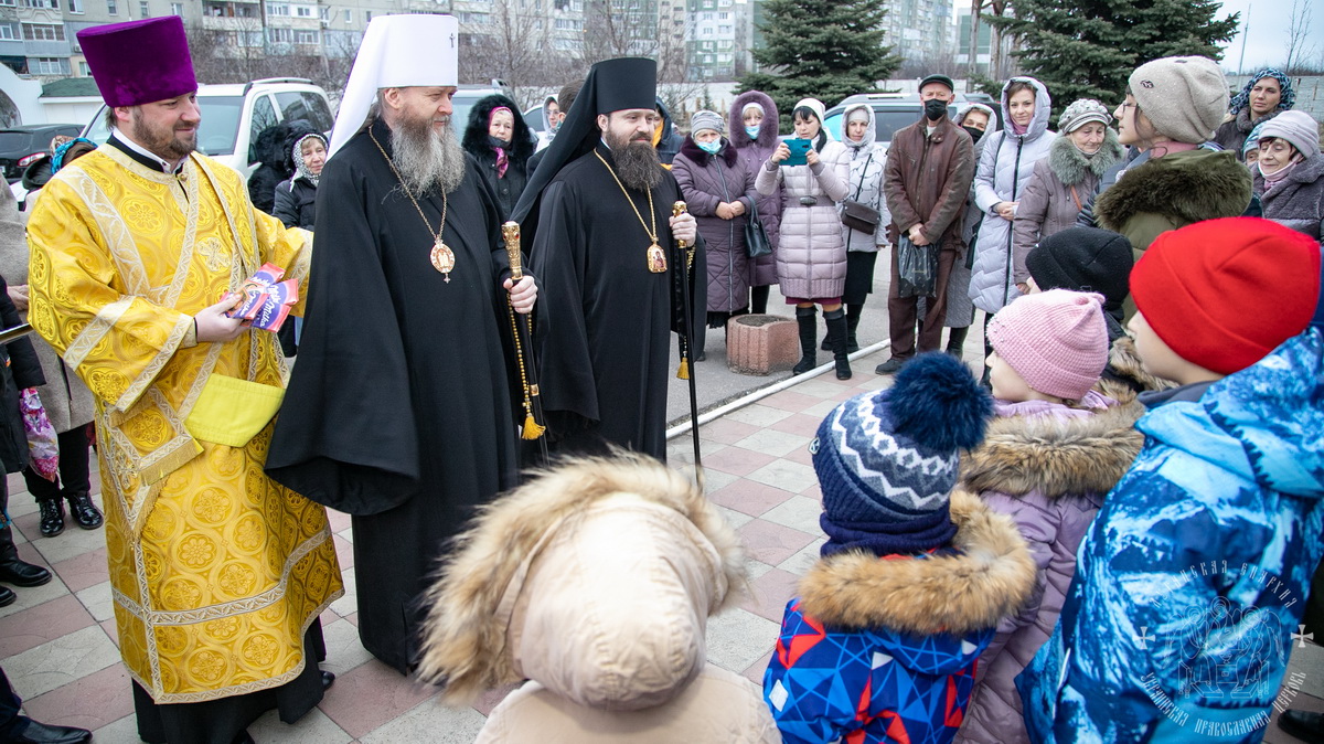 Вы сейчас просматриваете Луганск. Епархиальные архиереи возглавили престольное торжество в храме святого апостола Андрея Первозванного