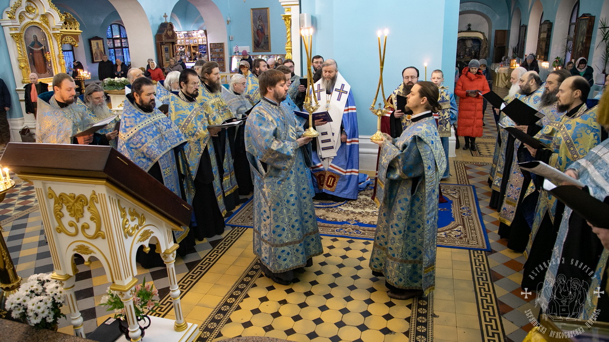 Подробнее о статье Луганск.  Архипастыри совершили молебное пение с акафистом у Луганской иконы Божией Матери