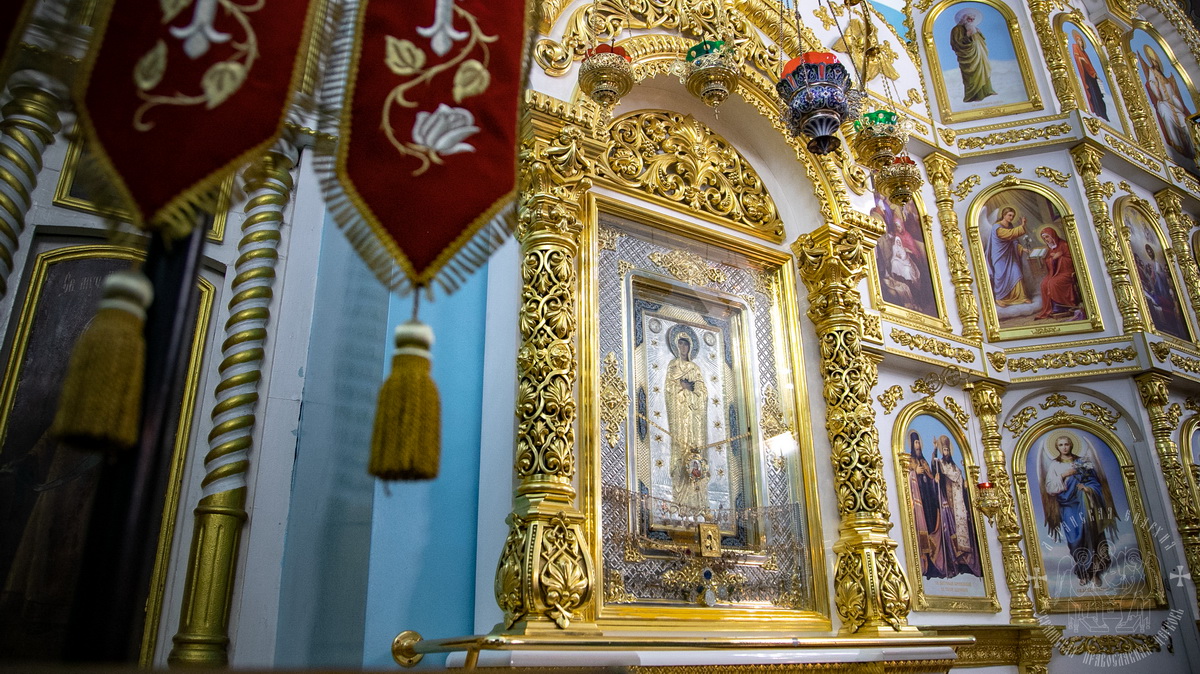Вы сейчас просматриваете Луганск. Архипастыри совершили молебное пение с акафистом у Луганской иконы Божией Матери