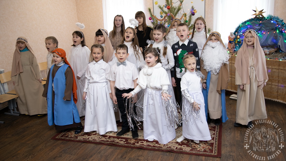 Вы сейчас просматриваете Луганск. Митрополит Пантелеимон посетил Рождественский утренник воскресной школы при кафедральном соборе