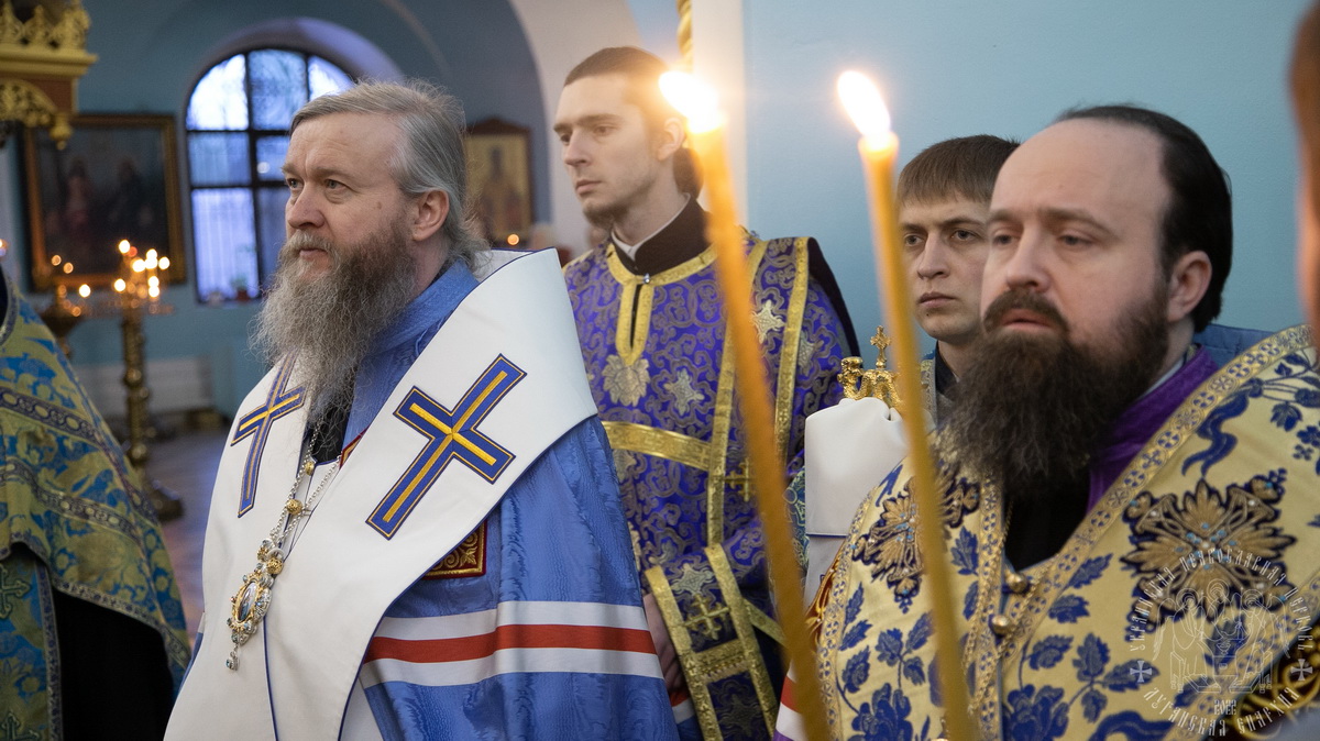 Подробнее о статье Луганск. Архипастыри совершили молебное пение с акафистом у Луганской иконы Божией Матери