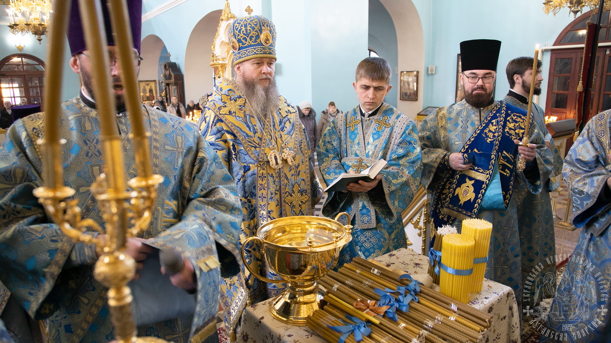 Вы сейчас просматриваете Луганск. Митрополит Пантелеимон совершил праздничное богослужение в кафедральном соборе