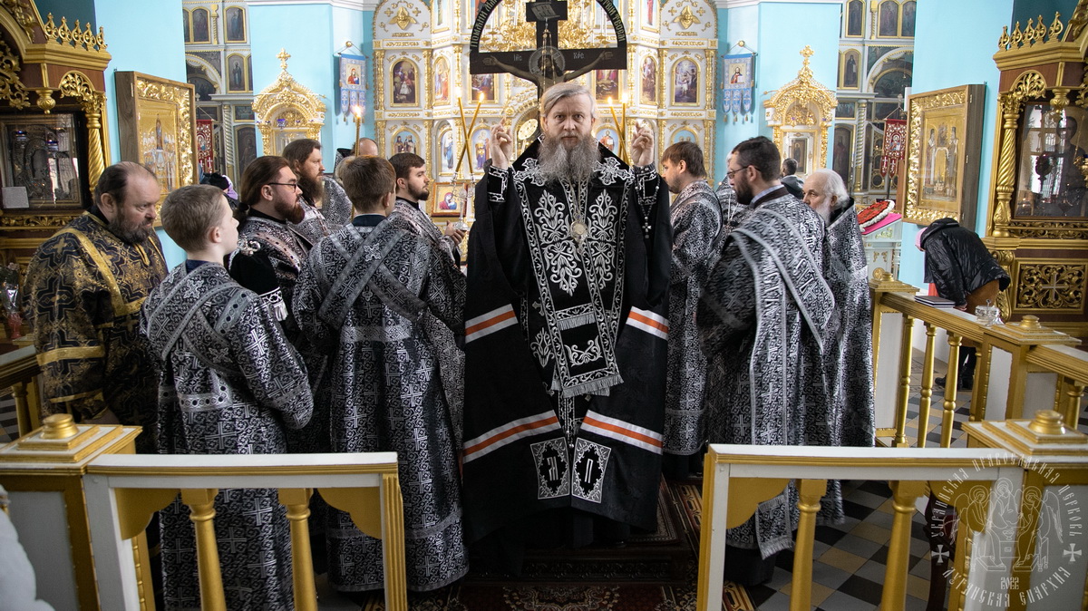 Подробнее о статье Луганск. Владыка Пантелеимон совершил второе чинопоследование Пассии