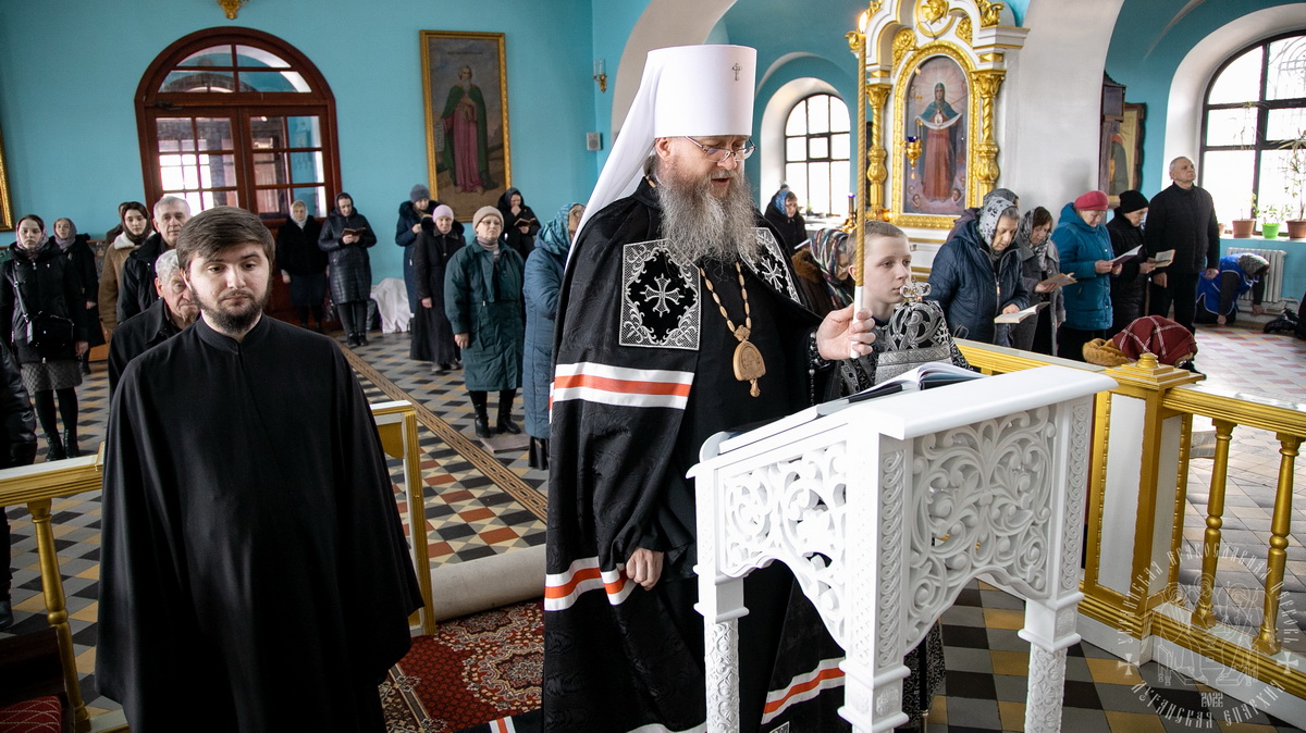 Подробнее о статье Луганск. Владыка Пантелеимон совершил чтение 1-й части Великого покаянного канона