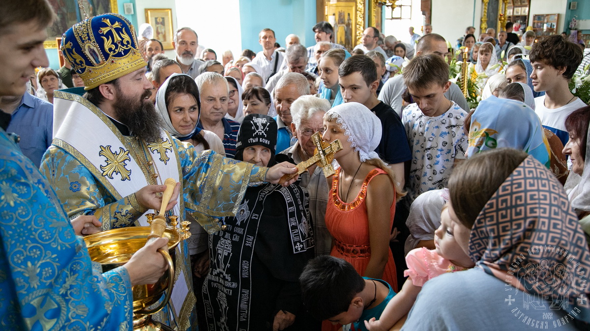 Подробнее о статье Луганск. Викарный архиерей возглавил праздничное богослужение в кафедральном соборе