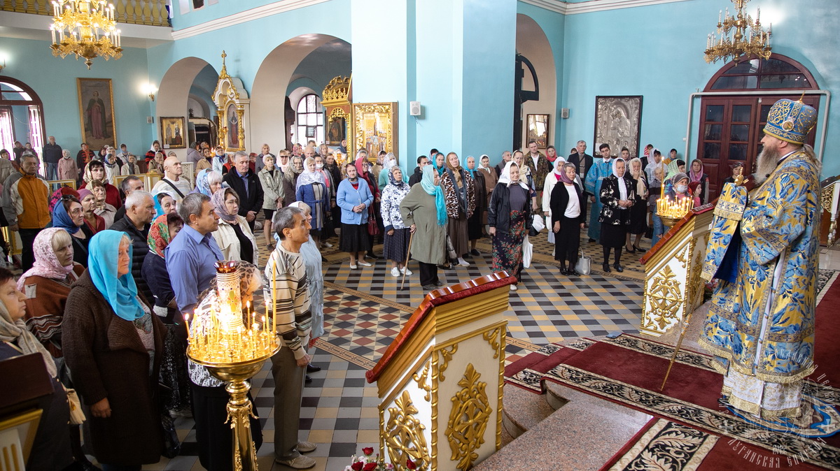 Подробнее о статье Луганск. Правящий архиерей возглавил празднование Рождества Пресвятой Богородицы
