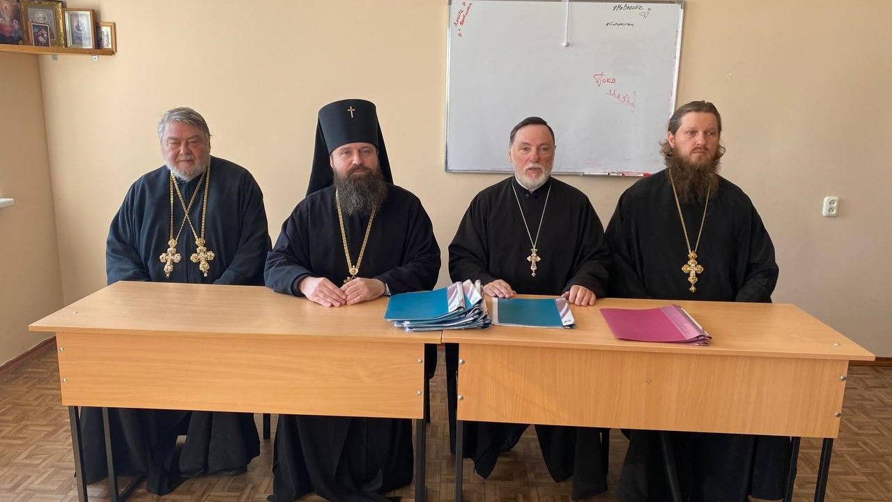 Вы сейчас просматриваете Луганск. Архиепископ Павел благословил студентов ЛБУ на начало нового учебного года