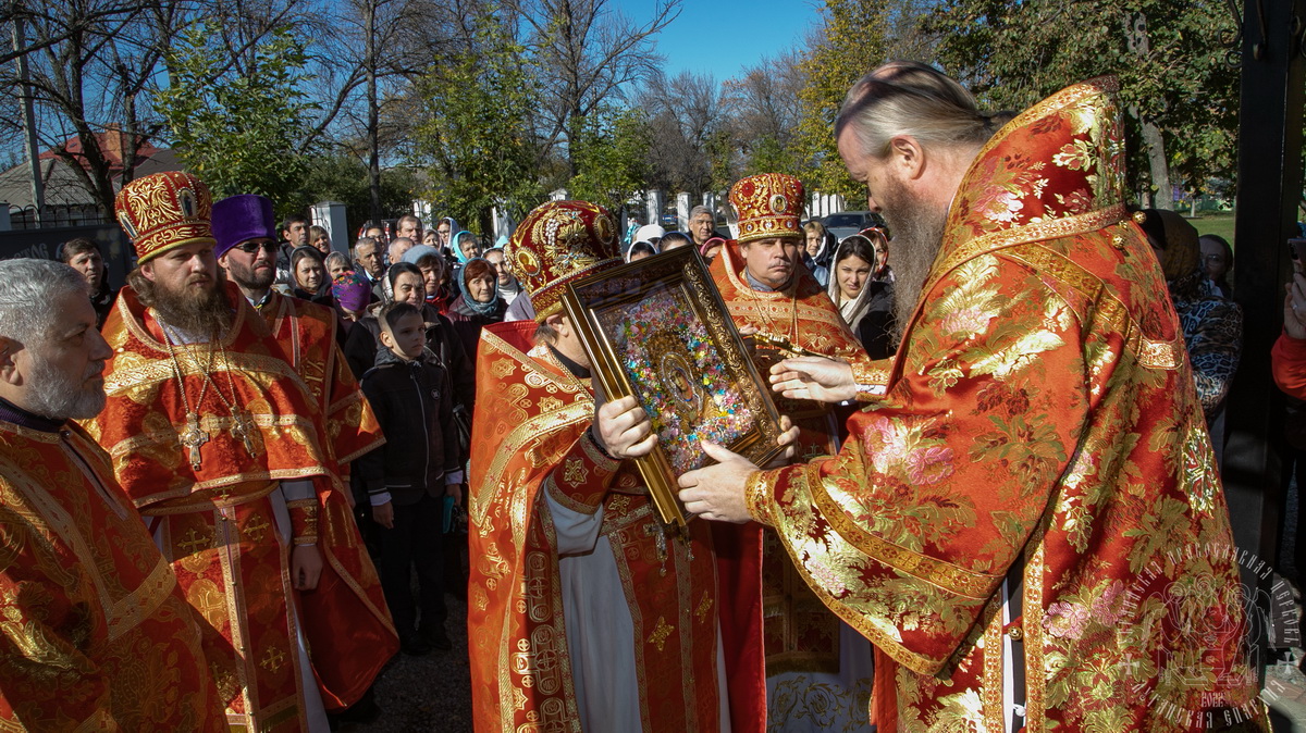 Подробнее о статье Луганск. Правящий архиерей совершил богослужение по случаю престольного праздника.