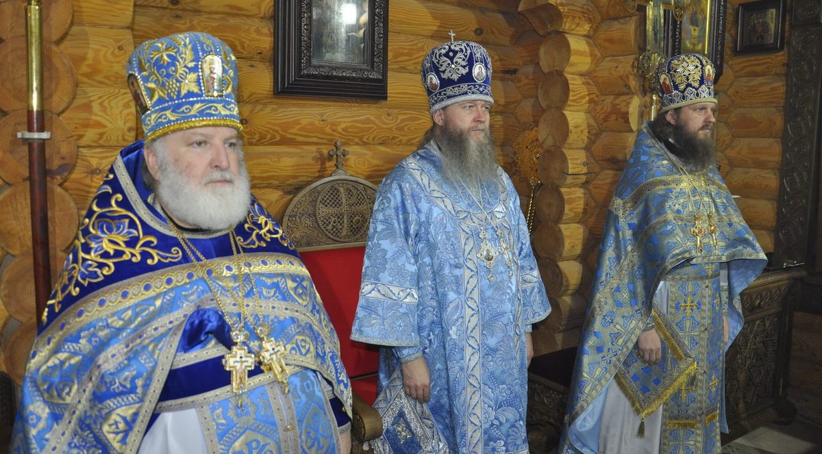 Вы сейчас просматриваете Луганск. Правящий архиерей совершил празднование Казанской иконы Божией Матери