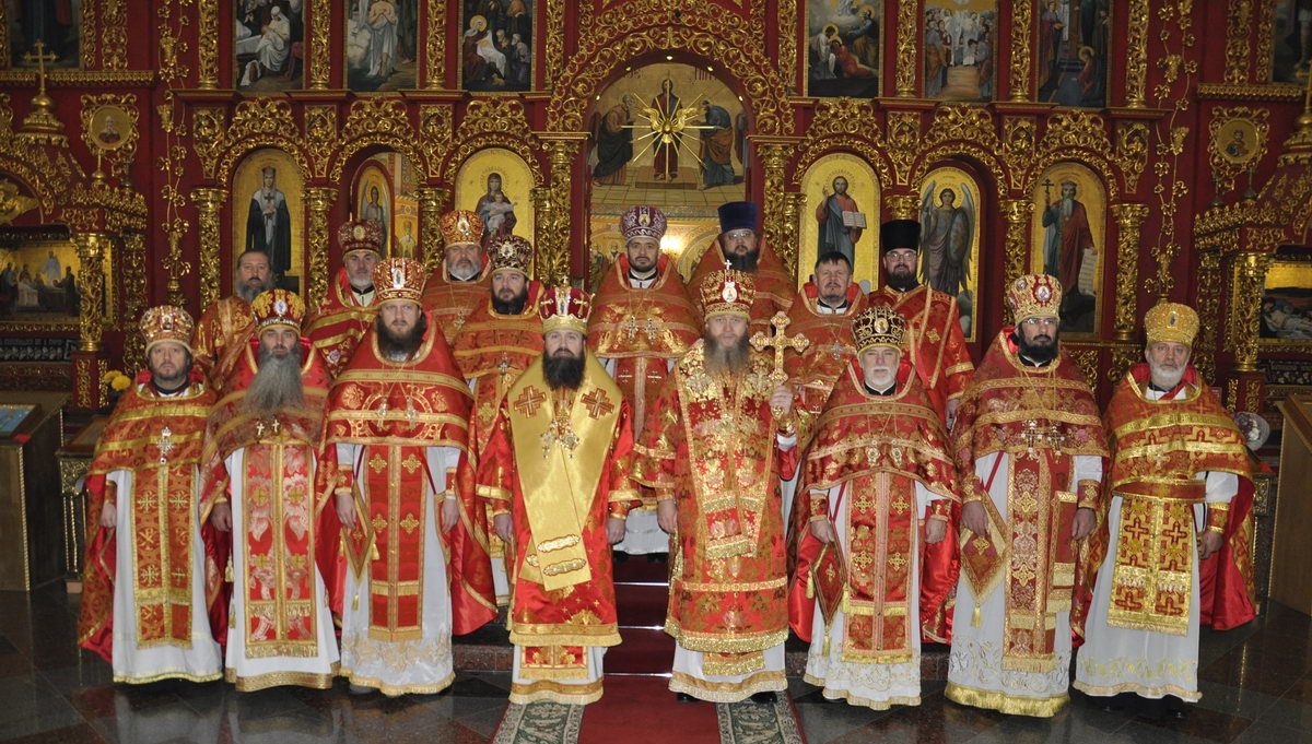 Подробнее о статье Луганск. Архипастыри совершили богослужение во Владимирском кафедральном соборе