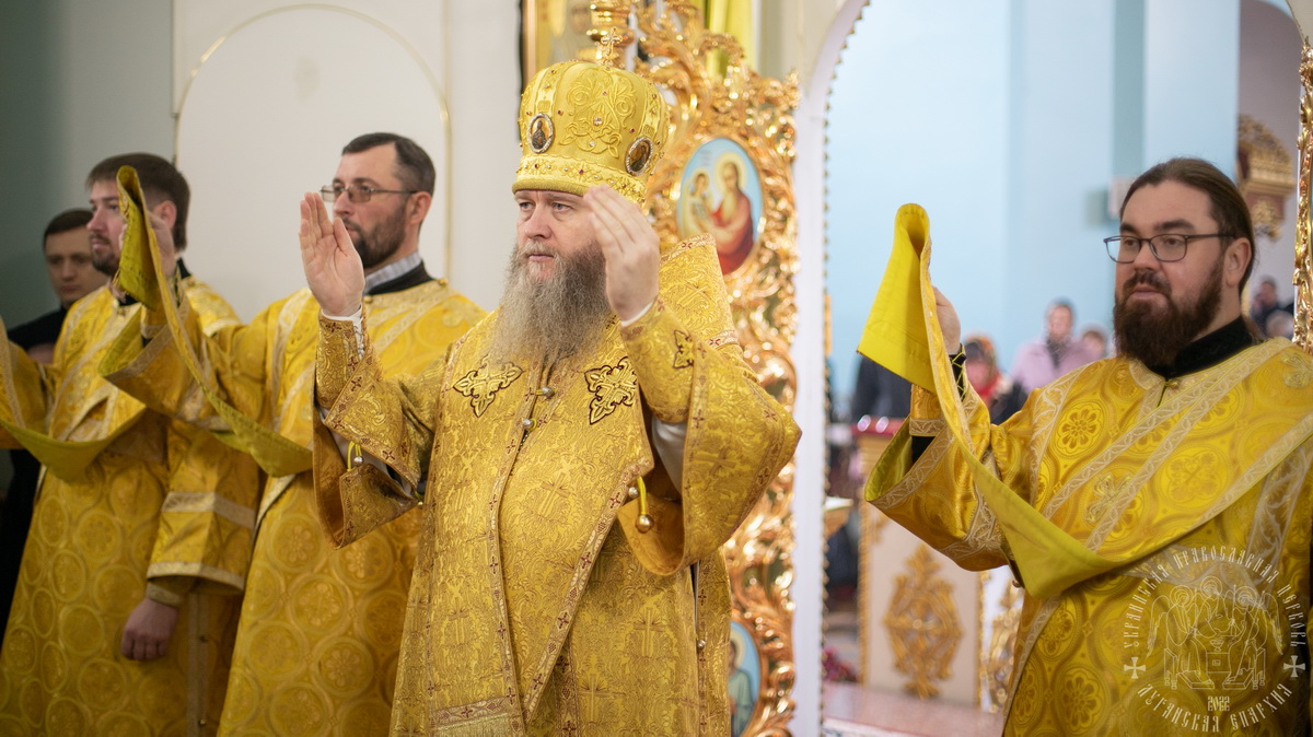 Подробнее о статье Луганск. Митрополит Пантелеимон совершил воскресное богослужение в кафедральном соборе