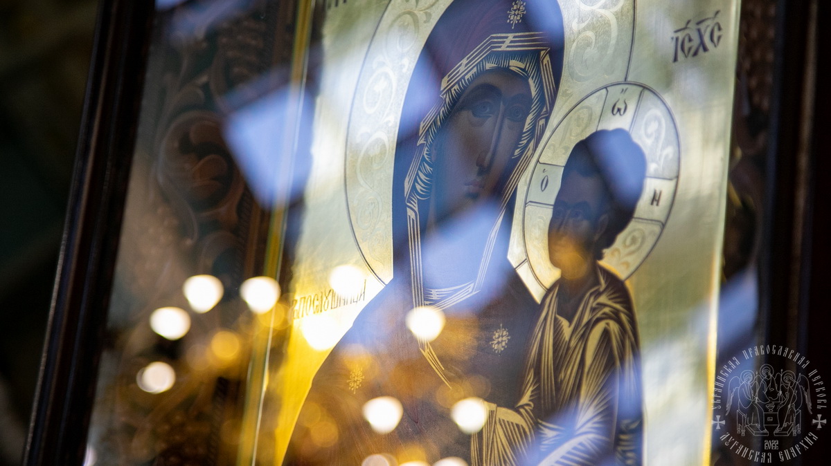 Подробнее о статье Луганск. Правящий архиерей совершил молебное пение с акафистом у Луганской иконы Божией Матери