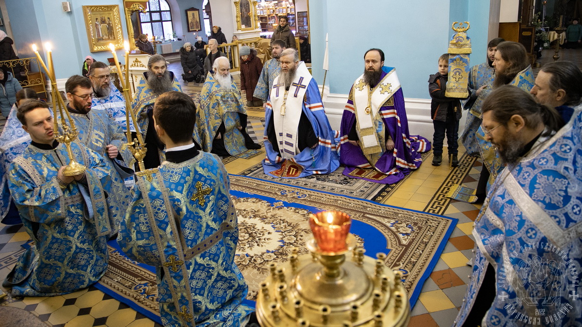 Вы сейчас просматриваете Луганск. Архипастыри совершили молебен с акафистом у Луганской иконы Божией Матери
