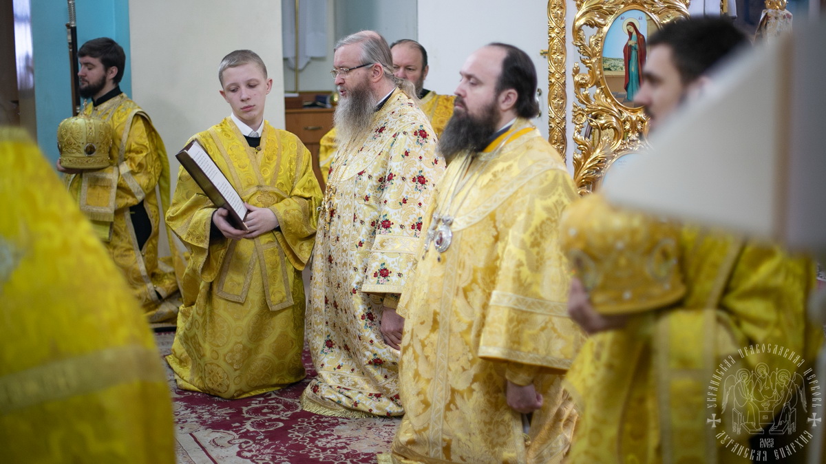 Луганск. Архипастыри совершили воскресное богослужение в кафедральном соборе