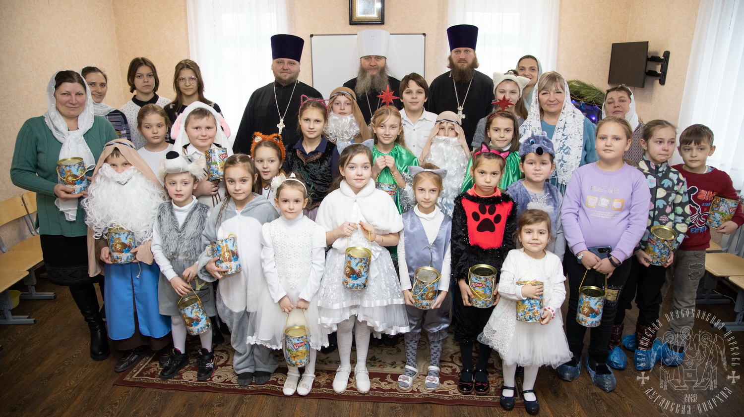Луганск. Митрополит Пантелеимон посетил Рождественский утренник воскресной школы при кафедральном соборе