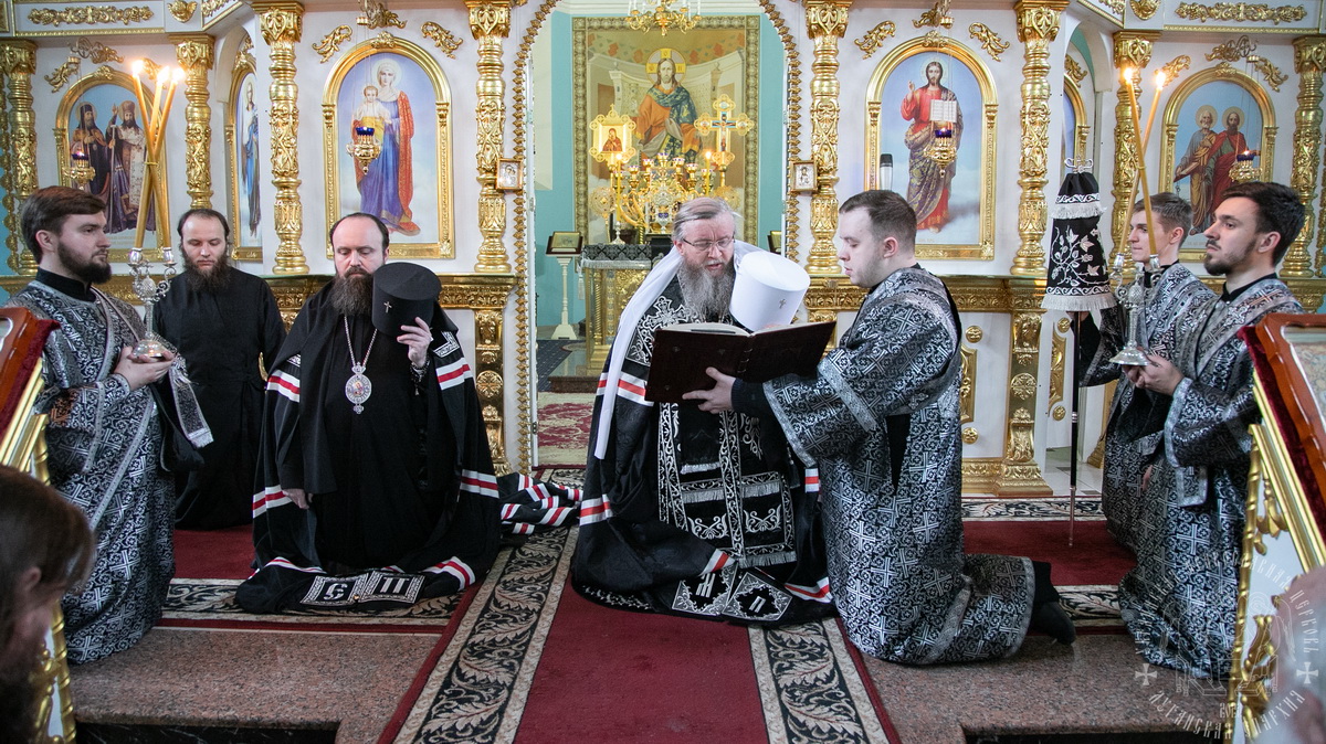 Подробнее о статье Луганск. Митрополит Пантелеимон совершил Вечерню с чином прощения