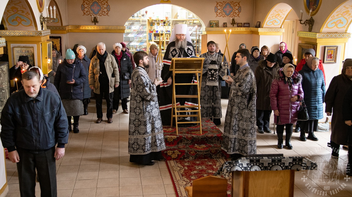 Вы сейчас просматриваете Луганск. Митрополит Пантелеимон прочел вторую часть покаянного канона прп. Андрея Критского