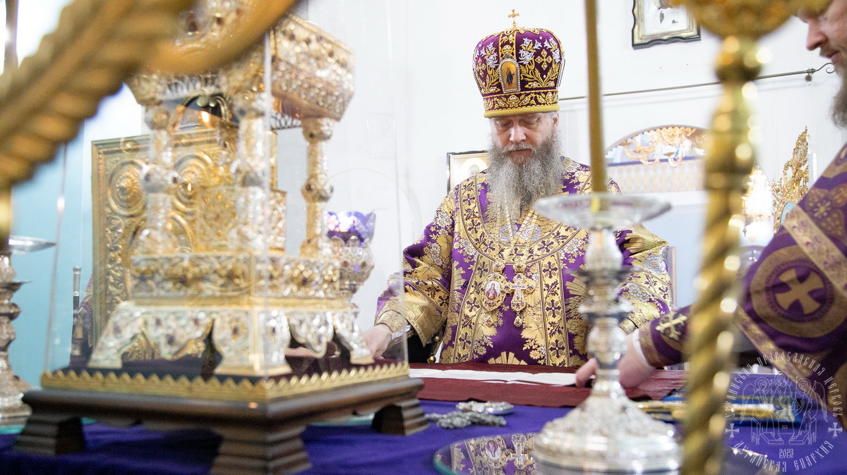 Подробнее о статье Луганск. Митрополит Пантелеимон совершил богослужение Недели Крестопоклонной