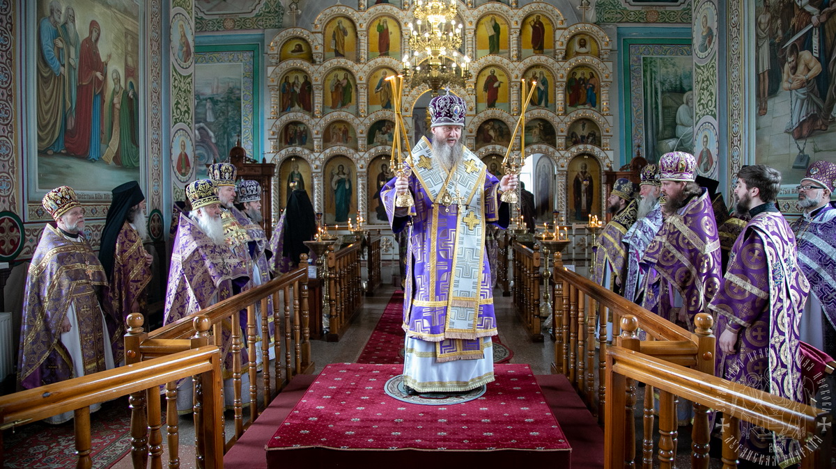 Вы сейчас просматриваете Станица Луганская. Митрополит Пантелеимон с собором духовенства почтил память сорока мучеников