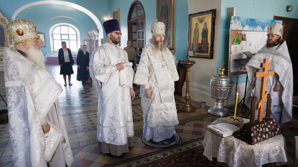 Подробнее о статье Луганск. Митрополит Пантелеимон совершил заупокойное богослужение