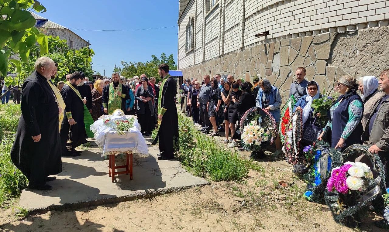 Подробнее о статье Новокондрашевск. Собор духовенства совершил чин отпевания новопреставленного прот. Виктора Нескоромного