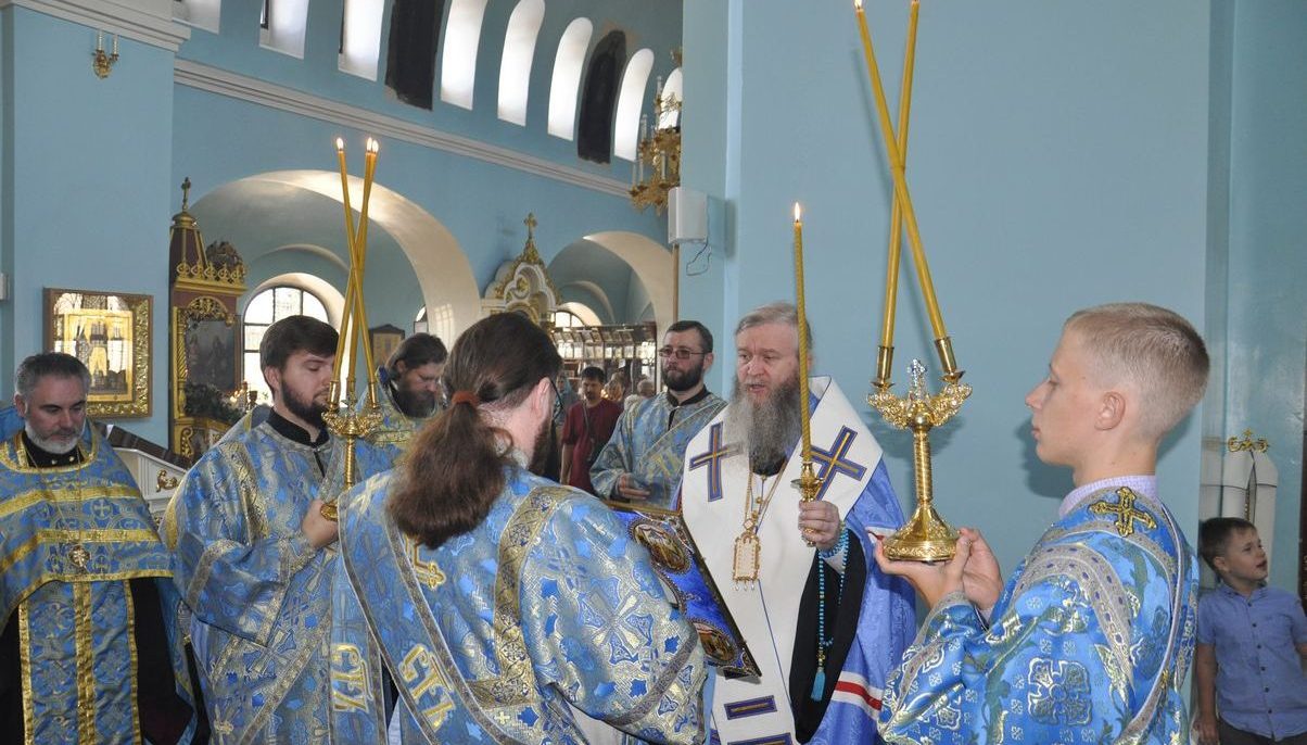 Подробнее о статье Луганск. Архипастырь совершил молебен с акафистом у Луганской иконы Божией Матери