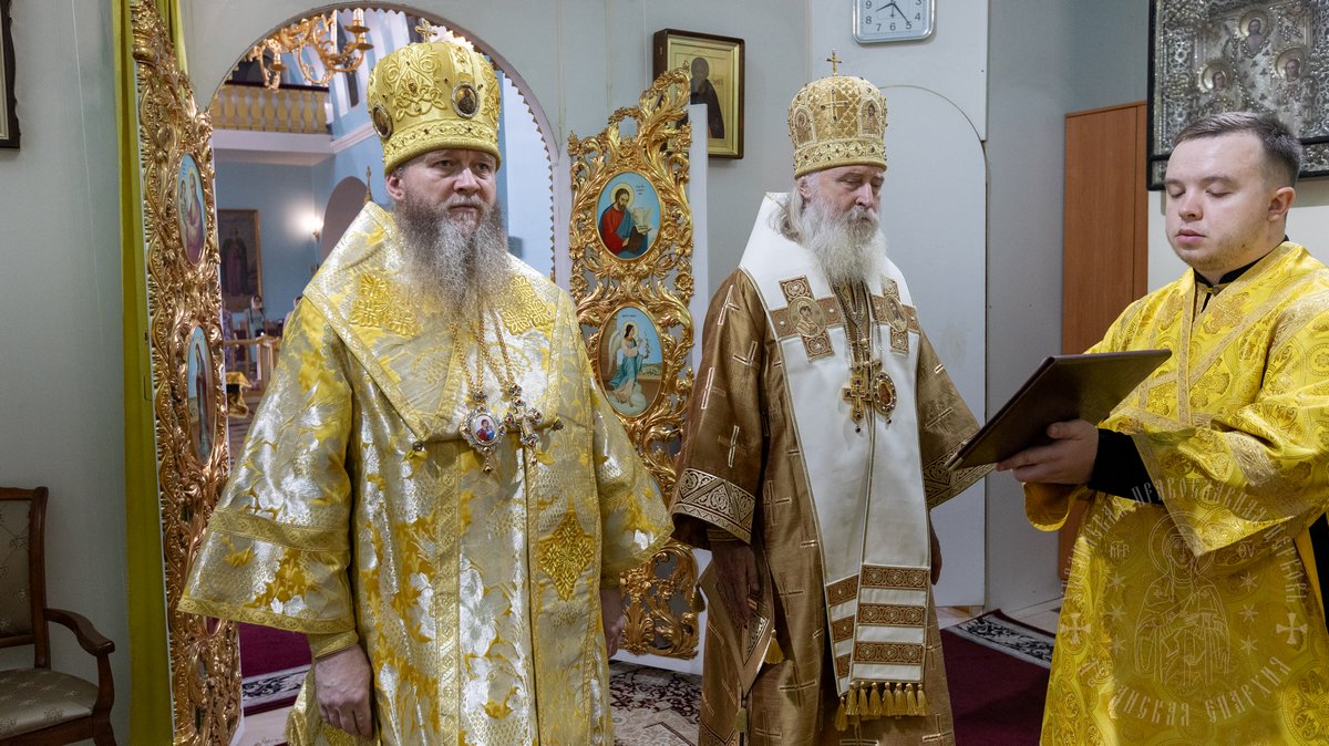 Вы сейчас просматриваете Луганск. Архиерейское богослужение в день рождества святителя Николая Чудотворца