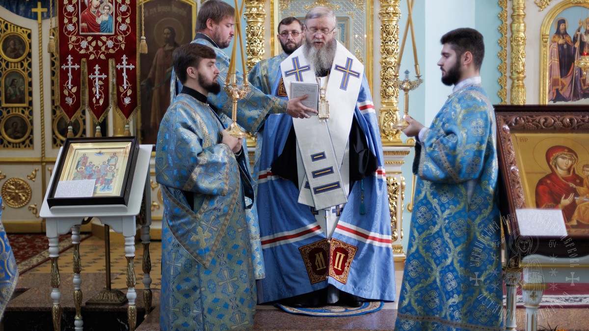 Вы сейчас просматриваете Луганск. Митрополит Пантелеимон совершил молебен с акафистом у Луганской иконы Божией Матери
