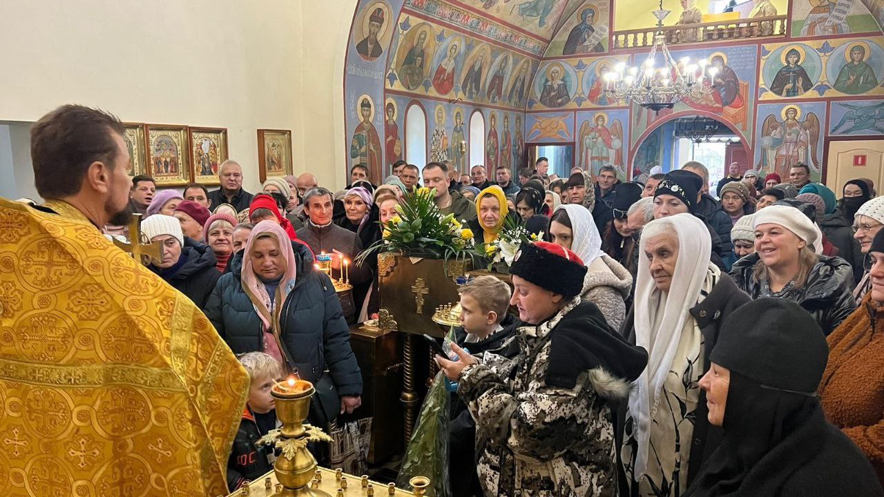 Подробнее о статье Луганск. Престольный день храма святителя Иоанна Златоуста