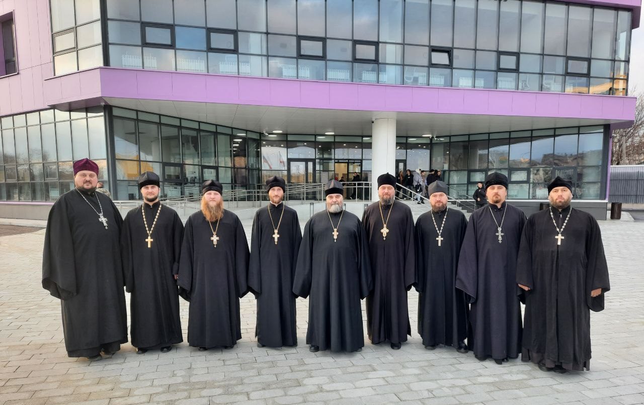 Подробнее о статье Луганск. Встреча руководителя епархиального Молодежного отдела со священнослужителями епархии