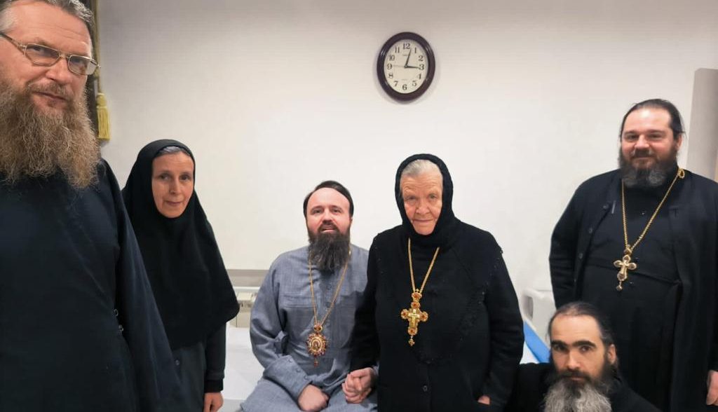 Подробнее о статье Луганск. Игумения Антония посетила архиепископа Павла