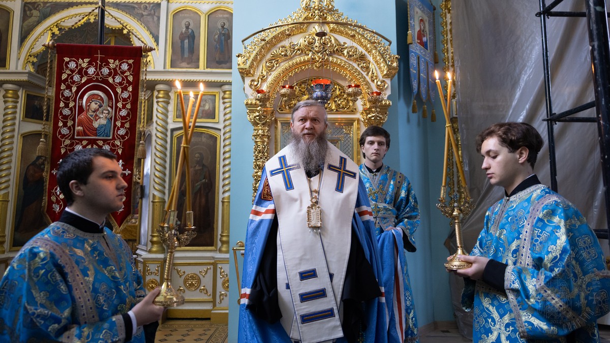 Подробнее о статье Луганск. Правящий архиерей совершил молебен с акафистом у Луганской иконы Божией Матери