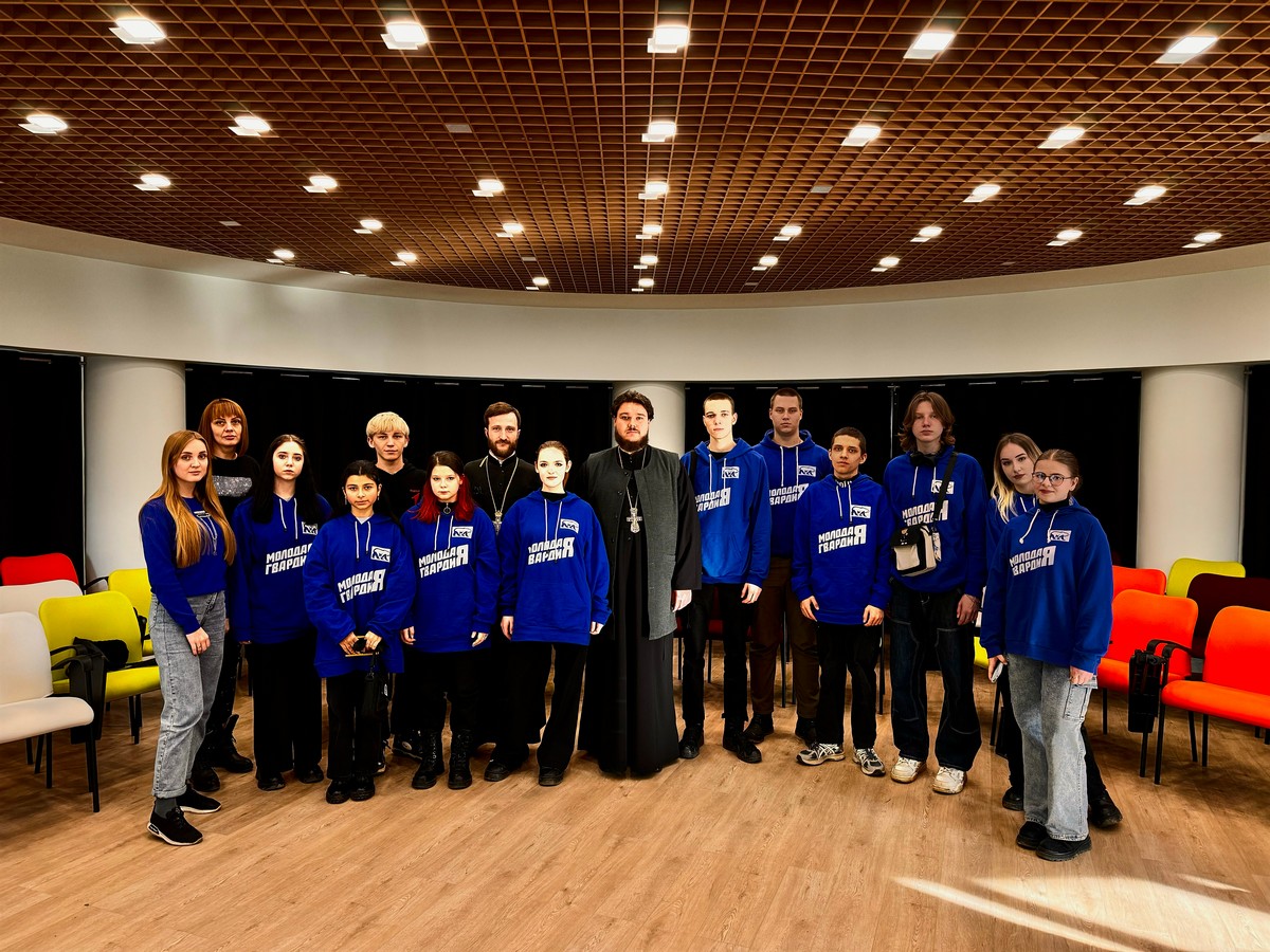 Луганск. Священнослужители приняли участие в круглом столе, посвященном Всемирному дню православной молодежи