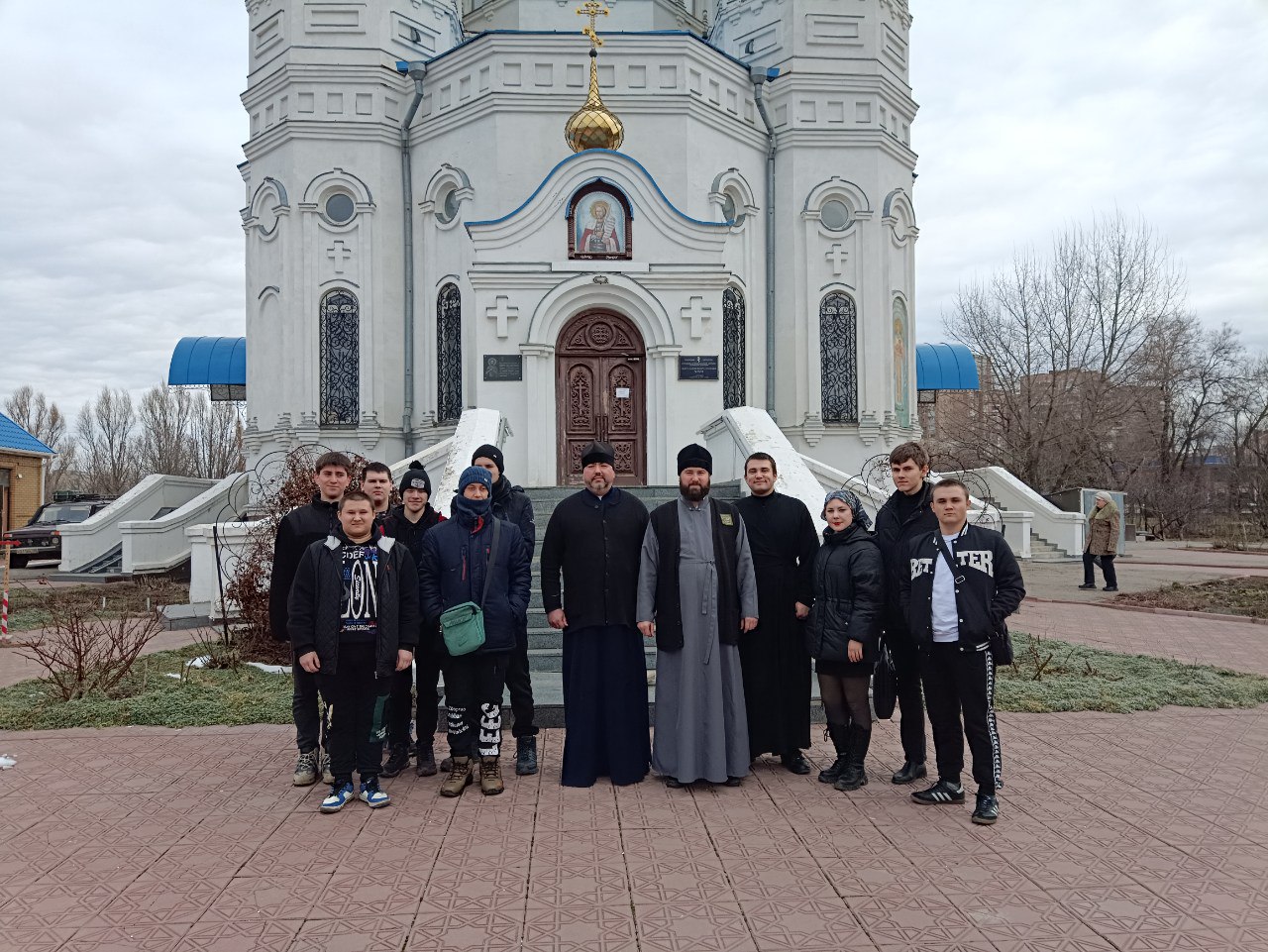 Подробнее о статье Луганск. Встреча духовенства со студентами первого курса Луганского технологического колледжа.
