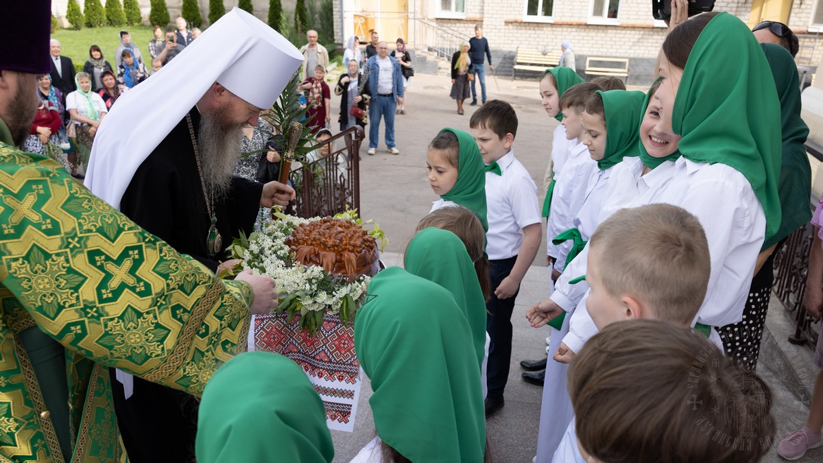 Подробнее о статье Луганск. Митрополит Пантелеимон совершил богослужение Недели ваий